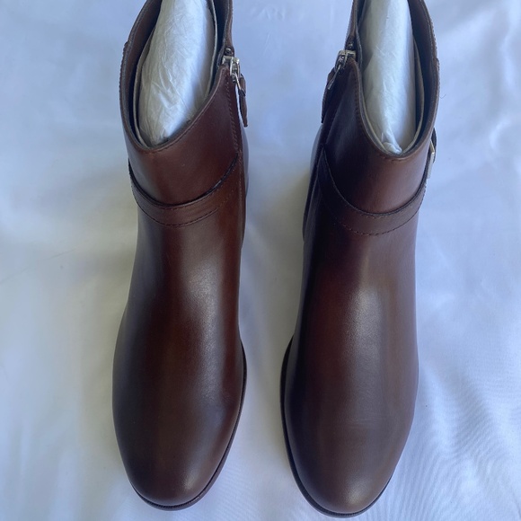 Brand new Ralph Lauren boots brown size 9.5 B - Picture 1 of 5